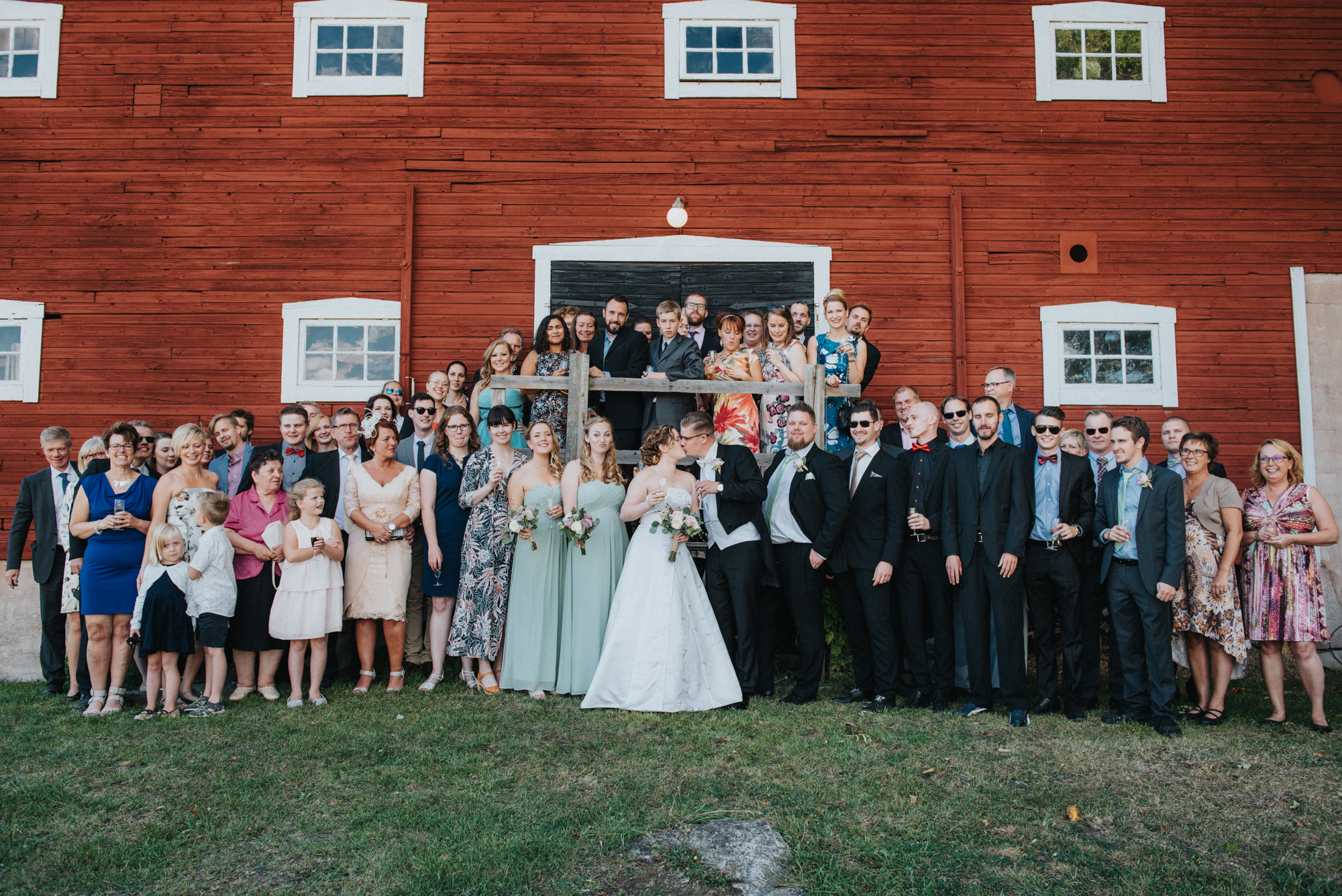 Joacim och Cecilias ladugårdsbröllop på Låsta Säteri i Strängnäs