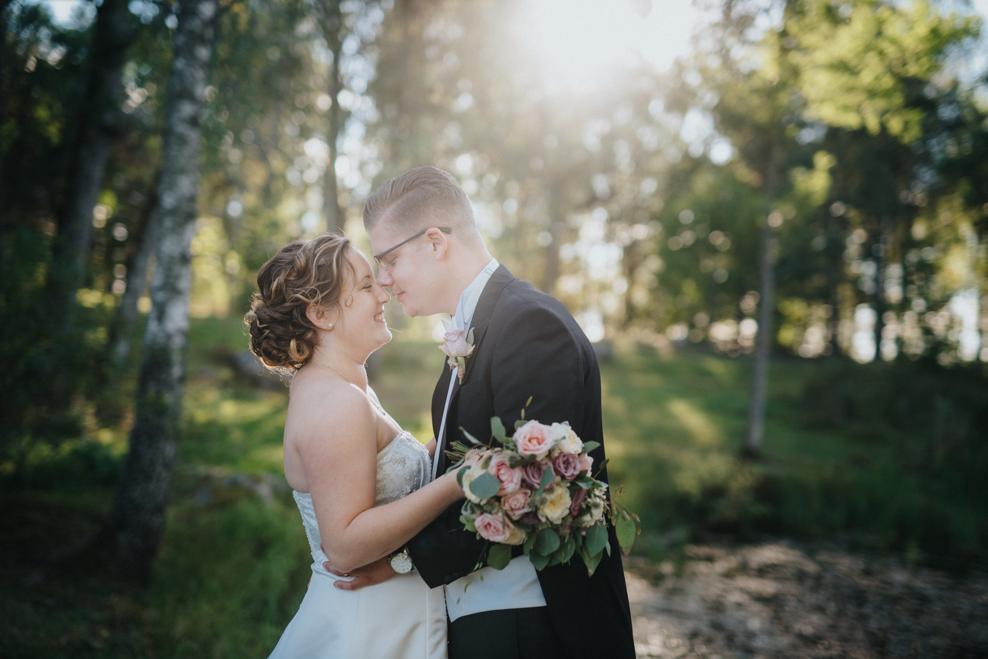 Joacim och Cecilias ladugårdsbröllop på Låsta Säteri i Strängnäs